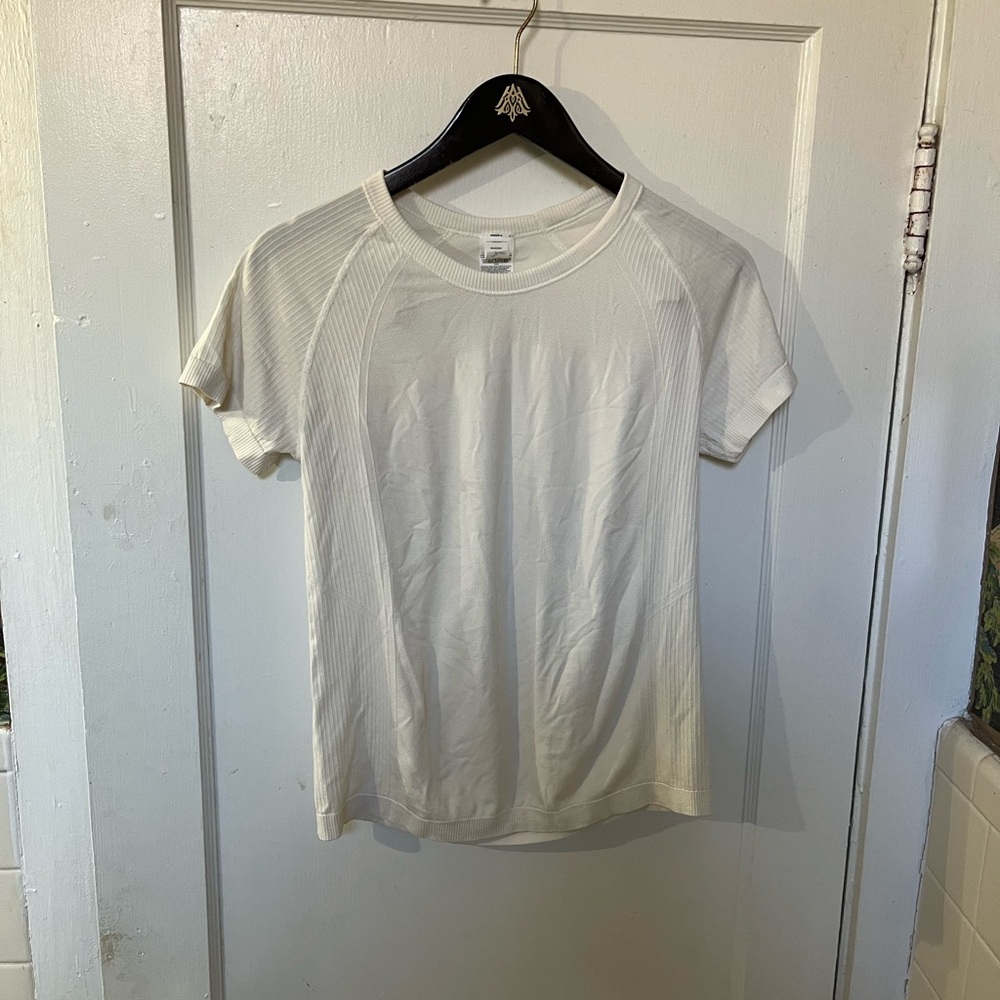Old Navy Seamless Fitted Athletic Top White Cream Size Large EUC